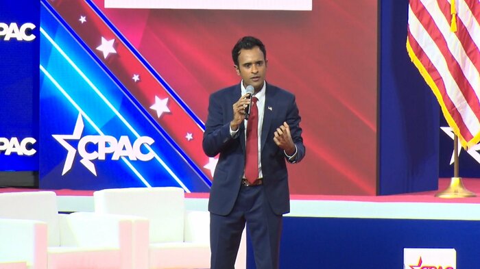 保守政治活動会議(CPAC)で演説したラマスワミ氏(メリーランド州 3月)