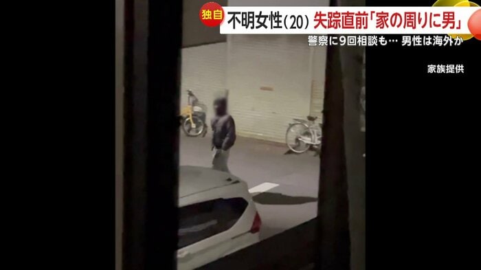 目出し帽の男が執拗に歩き回る姿