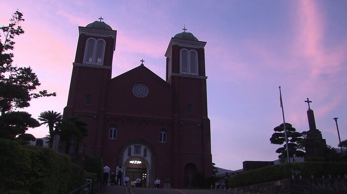 夜明け前から浦上教会ではミサが行われた