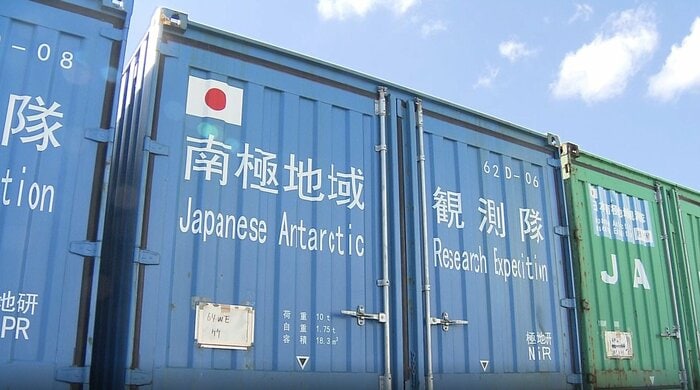 南極観測隊のコンテナ 食糧分だけで70ぐらいあるという