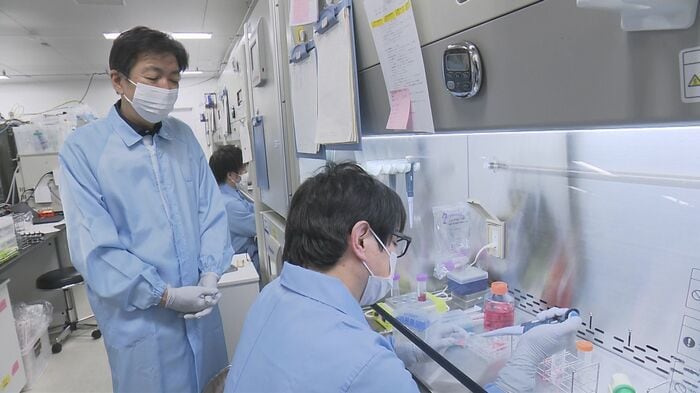開幕直前まで研究を続けた長谷川さんと奥田さん