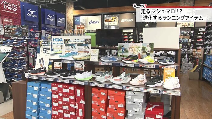 店内にはたくさんのランニングアイテムが並ぶ