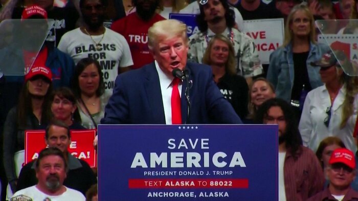 アラスカ州の支持者集会で演説するトランプ前大統領(2022年7月9日)