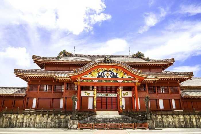 「漆器職人」が不足…首里城再建に欠かせない技術をどう継承していくのか