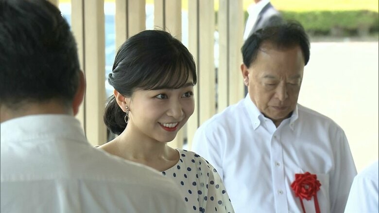 佳子さまが御殿場市にご到着　白地に水玉模様のワンピース…腰には紺色の大きなリボン　全日本高等学校馬術競技大会の開会式へ｜FNNプライムオンライン