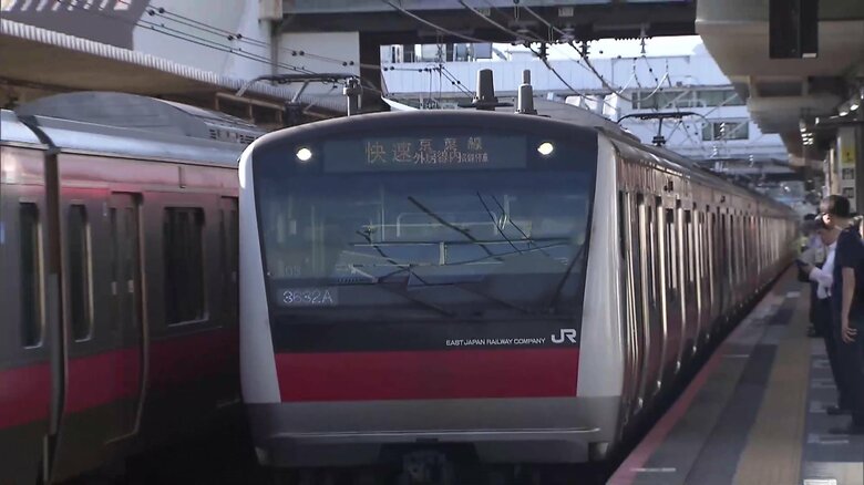 JR京葉線ダイヤ再改正後初の平日…朝の通勤ラッシュを迎える　3月改正で自治体要望を受け一部各駅停車を快速に｜FNNプライムオンライン