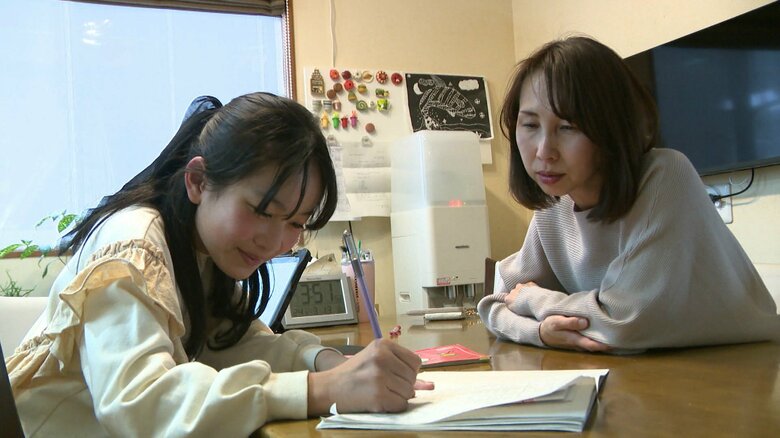 変わる宿題…「与えられるもの」から「創るもの」へ　新たな家庭学習の“カタチ”　“けテぶれ”の実践で育む子供たちの自主性や主体性　時代と共に変化する教育の在り方｜FNNプライムオンライン