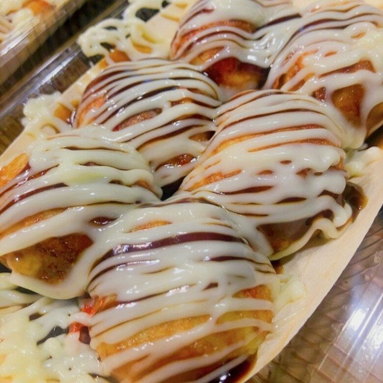 とんこつ生地の新感覚たこ焼きが話題…「たこ本舗」大須2号店オープン　肉寿司やフルーツ飴も楽しめる食べ歩き新名所｜FNNプライムオンライン