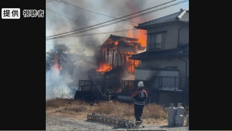 全焼の住宅含む3棟を焼く　立ち木を燃やしていた火が延焼か　けが人や逃げ遅れた人は無し　｜FNNプライムオンライン