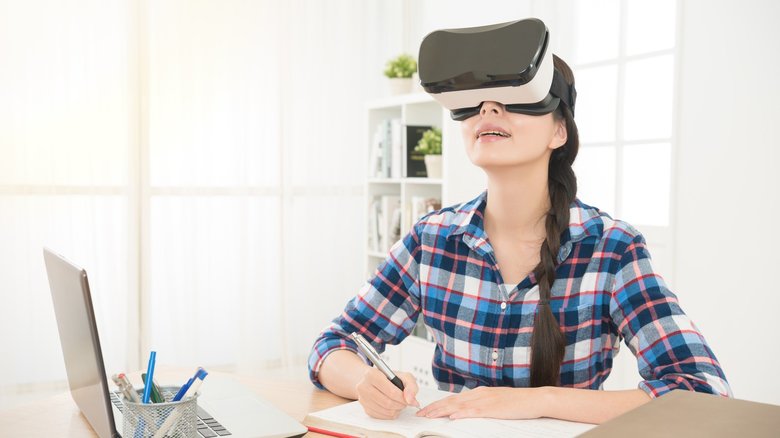 新商品・サービスを事前に学ぶこともできる(画像はイメージ)