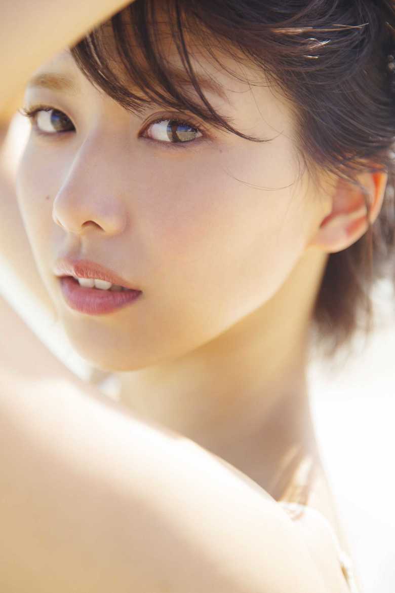欅坂46渡邉理佐1st写真集『無口』集英社刊 撮影/倉本 GORI