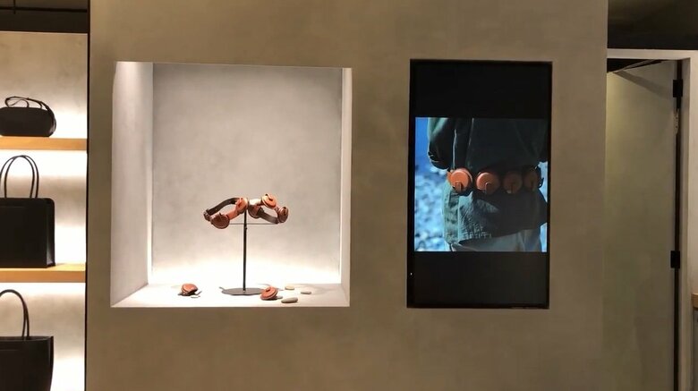 渋谷店展示の様子（提供：土屋鞄製造所）