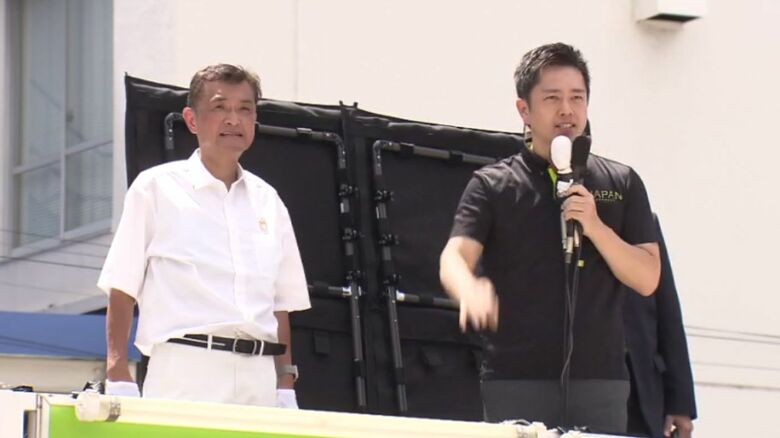 箕面市長選で敗れた現職上島氏と応援に入った吉村共同代表