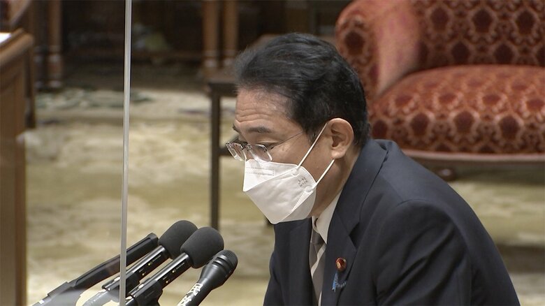 衆院予算委員会で答弁する岸田首相（10月24日）
