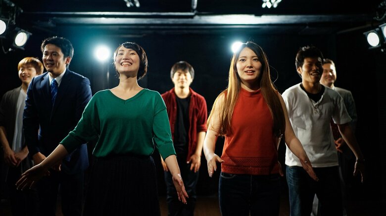 演劇は臨場感や観客との近さも魅力だ（画像はイメージ）