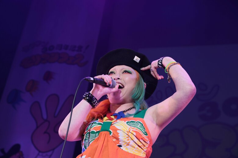 30年来の想いを語るまちゃまちゃ(C)モリマンフェス