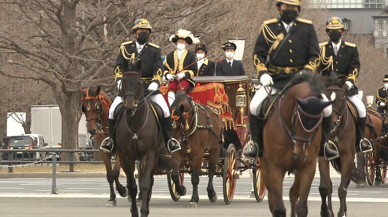 馬車列が、およそ３年ぶりに 皇居と東京駅の間を往復した。