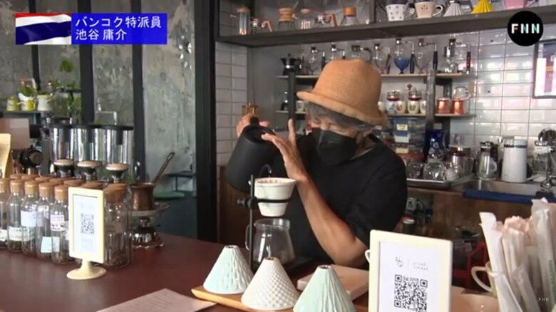 定年退職後にコーヒー店を始めたピムさん