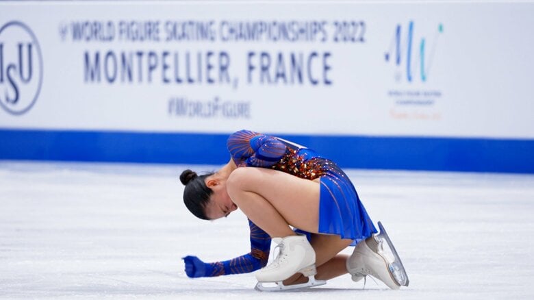 2022年の世界選手権で演技後、ガッツポーズをする坂本