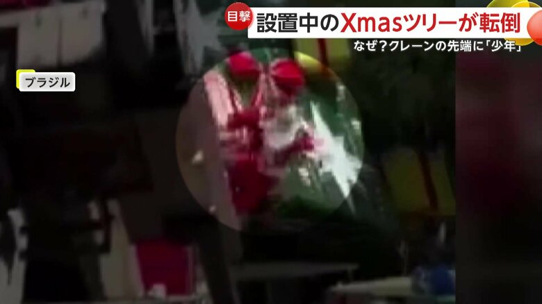 間一髪で脱出したサンタクロースの格好をした作業員