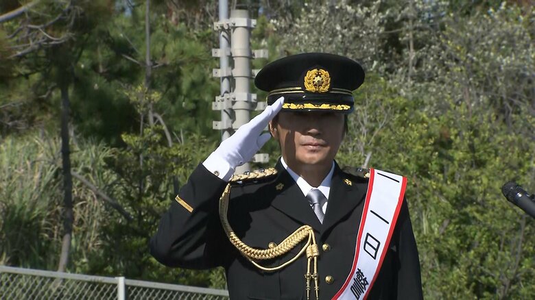 神奈川県警大磯警察署の一日署長に就任した近藤真彦さん（19日午後2時すぎ）