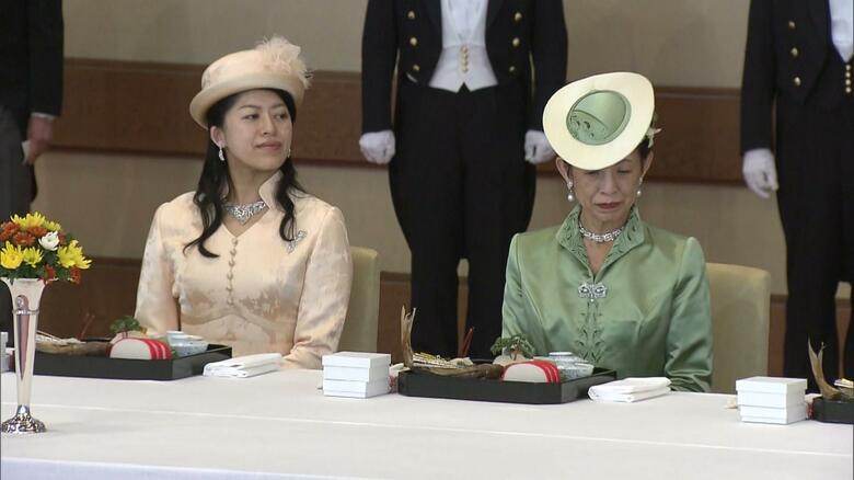 宴会の儀に出席された高円宮妃久子さま・承子さま