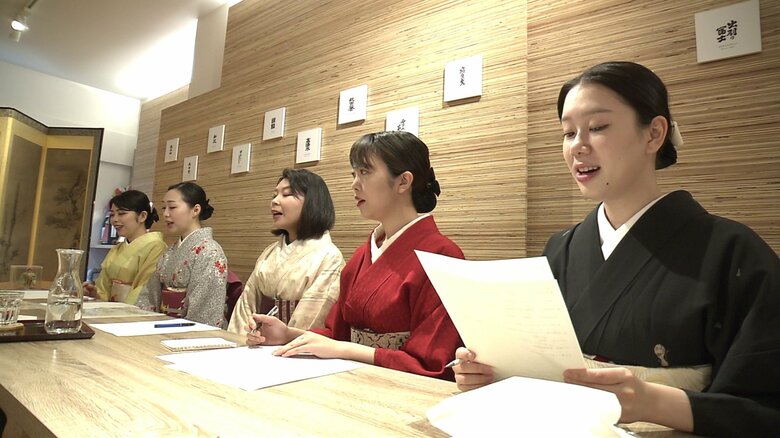 台湾語のレッスンに励むあきた舞妓とあきた芸者