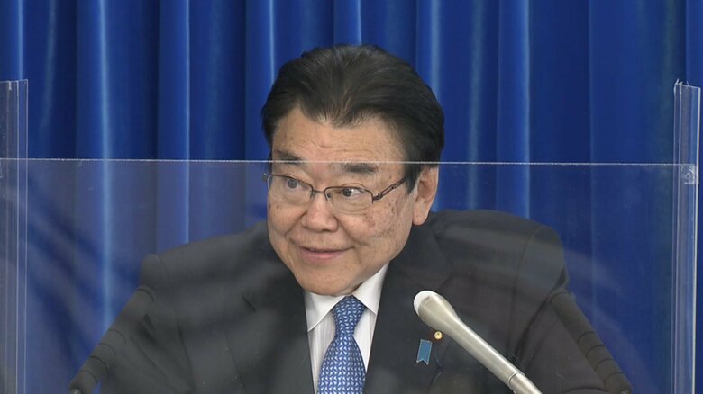 閣議後の記者会見に臨む後藤厚労大臣（24日午前 厚労省）