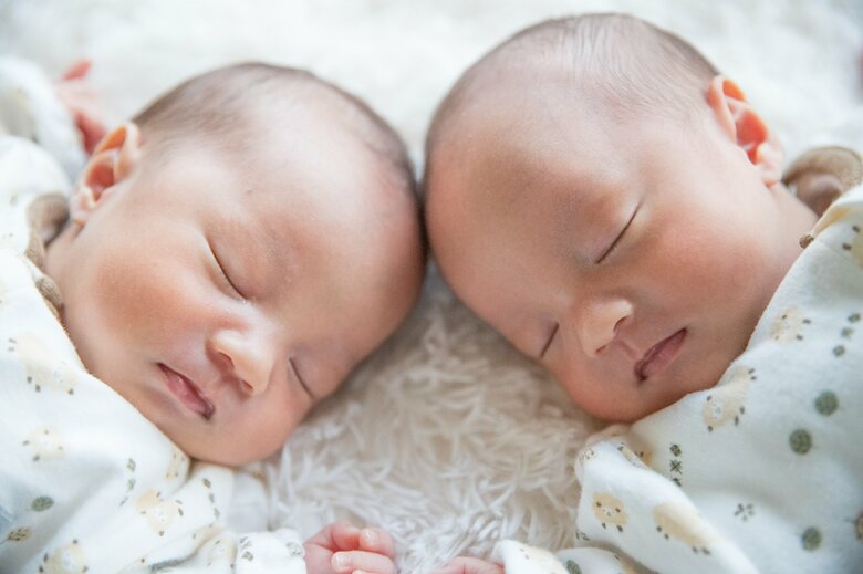 双子など多胎児は子供1人につき288時間 最大72万円補助される