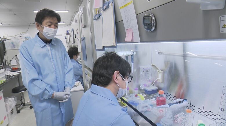 開幕直前まで研究を続けた長谷川さんと奥田さん