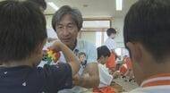「保育職を目指す学生が激減」　荻原健司市長が一日保育士体験　 水遊びに給食の配膳　「みんなの夢は？」と聞くと…寝ている時に見た「夢」の話に　保育の仕事の魅力を発信「やりがいのある仕事」　長野