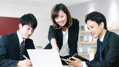 女性・年下上司を約8割が経験…「やりにくさ」はなぜ生まれる?