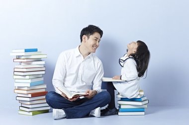 『親子関係と本に関するアンケート調査』12~22歳の子どもを持つ親に聞きました!円満な親子関係を築いている人は9割 中学生の子どもに最も贈りたいものは「書籍」