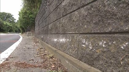 高校生男女3人乗りバイクが転倒　1人重傷2人けが　曲がりきれず住宅外壁に衝突か　過失運転致傷容疑も視野に捜査　千葉市