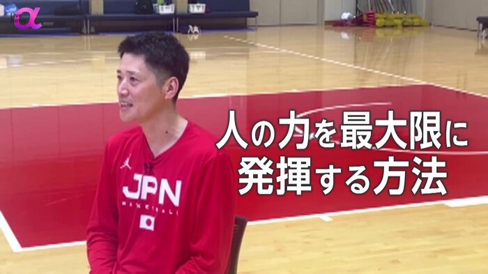 インタビューに答える恩塚ヘッドコーチ
