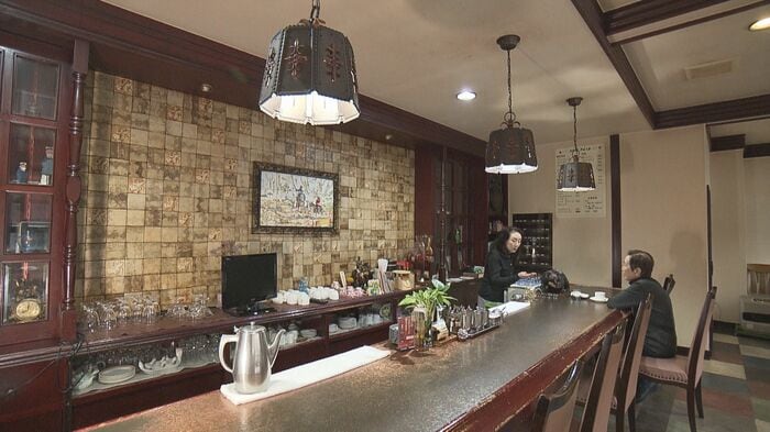 壁面にはタイル画が