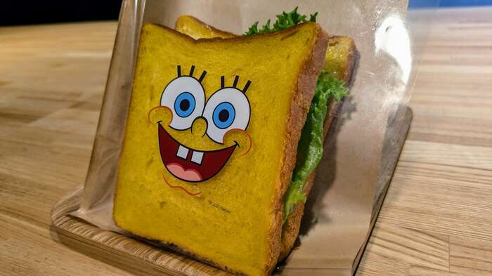 限定メニューの「濃厚チーズチキンサンド」
