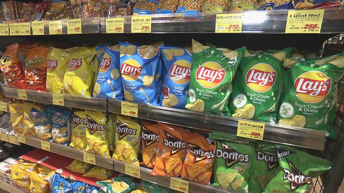 お菓子売り場はポテトチップスが充実