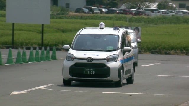 自家用車がない・バスを乗り換えて向かうのが困難な人にとってタクシーは欠かせない移動手段
