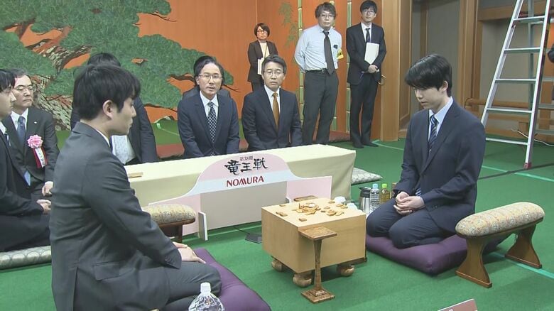 史上3人目『永世竜王』の資格獲得目指す藤井七冠 竜王戦タイトル防衛へ「一手一手深く考えていきたい」｜FNNプライムオンライン