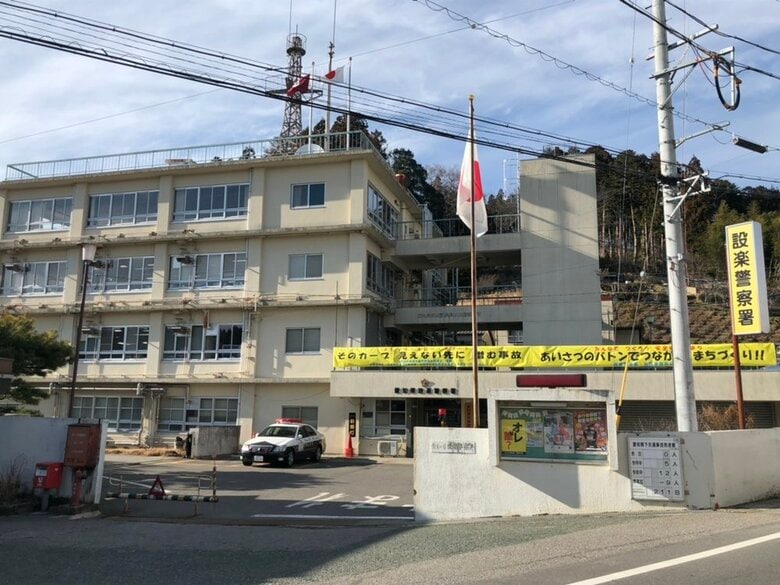 母親が息子を抱きかかえるような状態で…橋から約33m下の岩場で35歳母親と5歳息子が死亡 家族から行方不明届出される｜FNNプライムオンライン