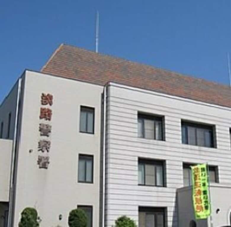 「海に人が浮いている」釣り客が発見し通報　沖合で70〜80代くらいの男性死亡　遺体は腐敗が進み警察が身元を調査中　兵庫・淡路市｜FNNプライムオンライン