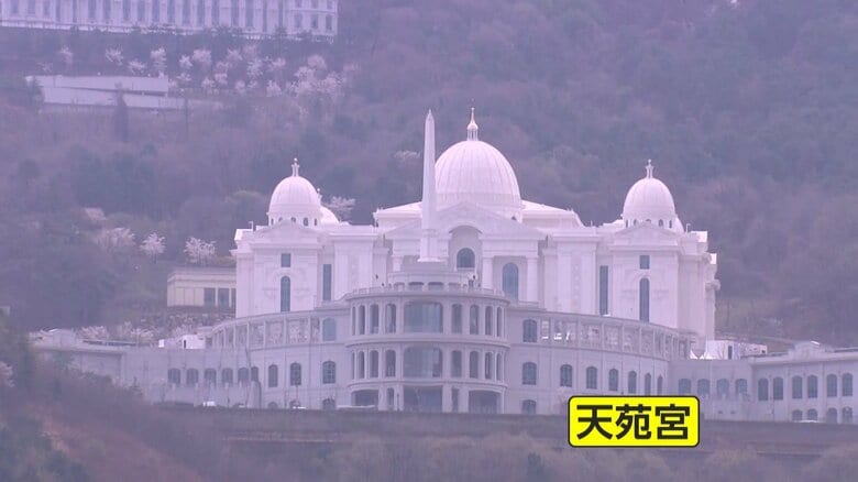 旧統一教会が「500億円」新宮殿オープン　厳戒態勢の式典に5万人集結　「合同結婚式」に日本から1200人参加…動きが活発化｜FNNプライムオンライン