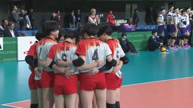 【春の高校バレー】鳥取・女子代表の岩美は悲願の勝利ならず…マッチポイント握るもフルセット末に敗戦｜FNNプライムオンライン
