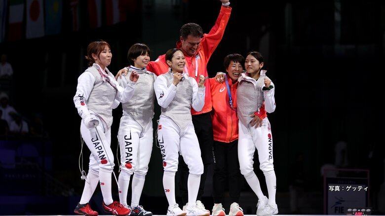 【速報】フェンシング女子フルーレ団体で日本が銅メダルを獲得！カナダを33－32で下す　日本フェンシング女子初のメダル｜FNNプライムオンライン