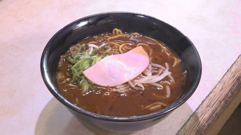 客はほぼ「みそちゅう下さい」うどん店の一番人気が『みそ味の中華そば』口コミで広がった看板はきしめんの“なのにグルメ”｜FNNプライムオンライン