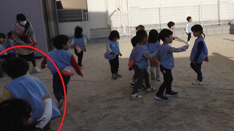 正面衝突してしまう子供ら/画面左
