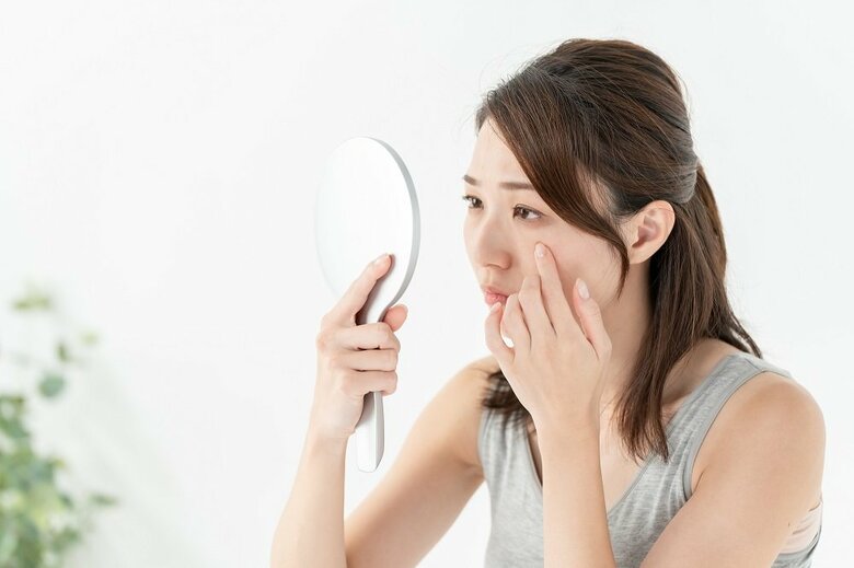 まつ毛が目に…（イメージ）