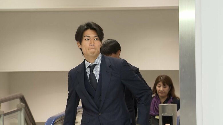 成田空港に到着した中村選手