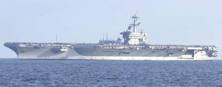 九年ぶりに横須賀基地に入港したアメリカ海軍空母「ジョージ・ワシントン」(11/21)